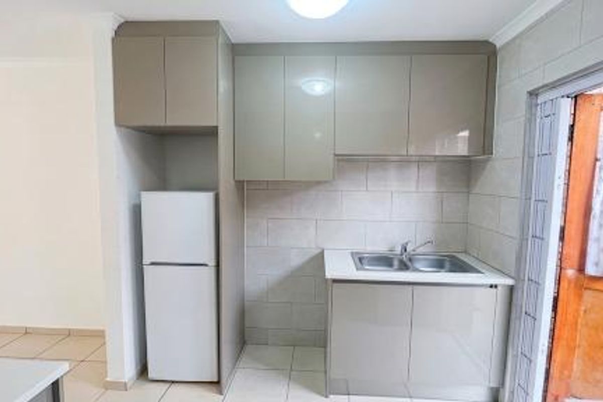 Exclusive Sole Mandate. Charming 2-Bed Home with Income-Generating Flatlet for sale - Photo 5