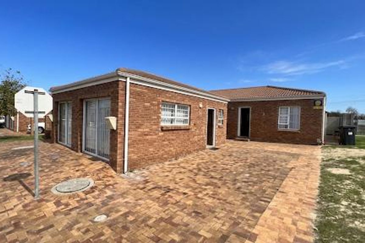 Exclusive Sole Mandate. Charming 2-Bed Home with Income-Generating Flatlet for sale - Photo 2