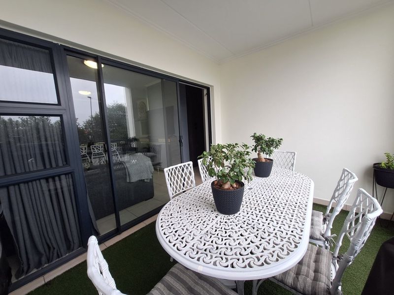 Modern Family Living in Pristine Condition – Move-In Ready! - Photo 2