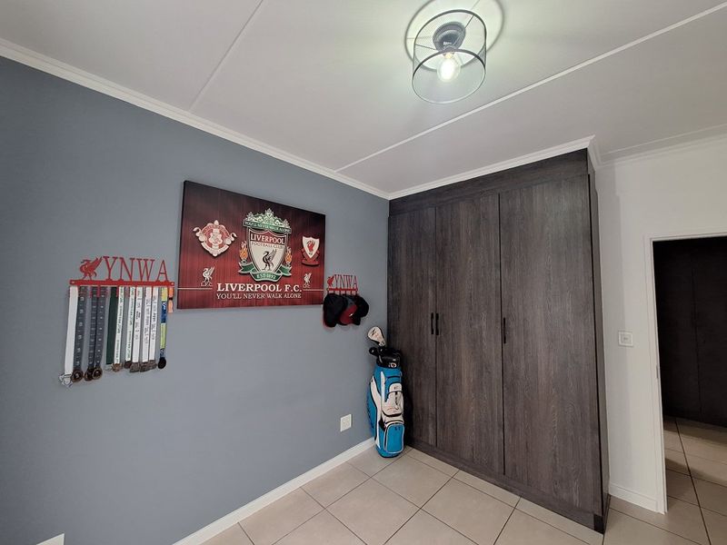Modern Family Living in Pristine Condition – Move-In Ready! - Photo 6