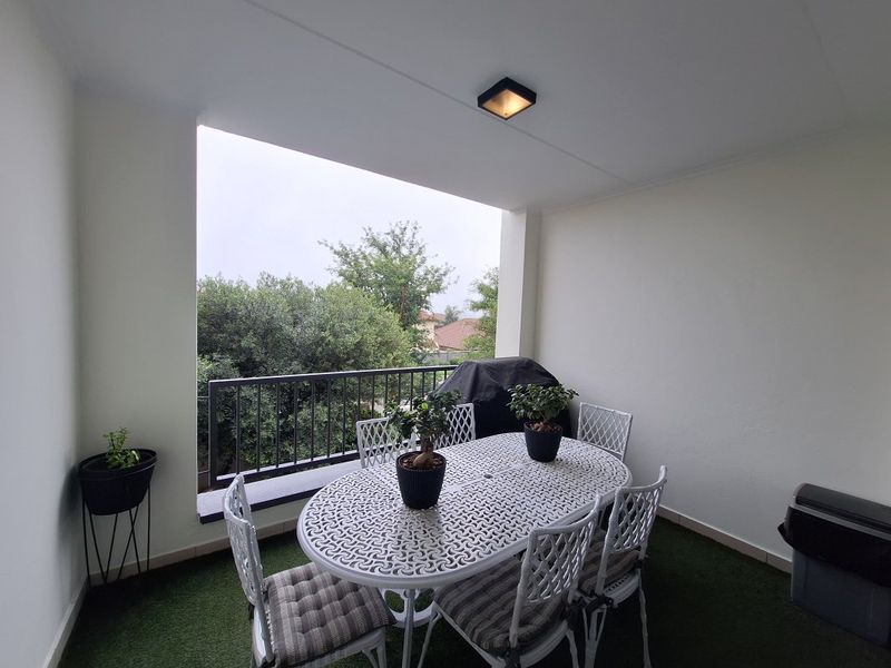 Modern Family Living in Pristine Condition – Move-In Ready! - Photo 3
