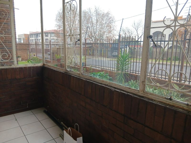 SPACIOUS GROUND FLOOR UNIT - Photo 8