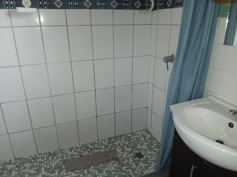 SPACIOUS GROUND FLOOR UNIT - Photo 7