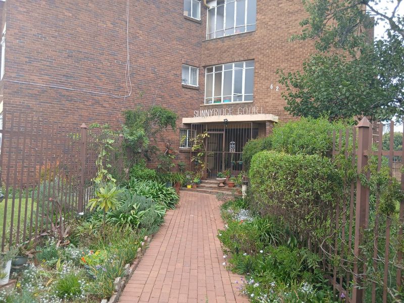 SPACIOUS GROUND FLOOR UNIT - Photo 1