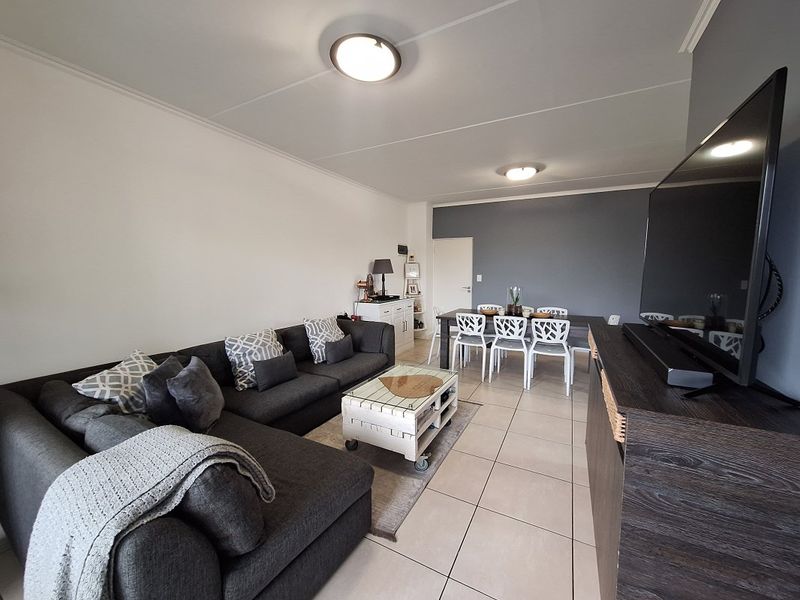 Stunning 3 Bedroom Townhouse for Sale in Greenstone - Photo 4