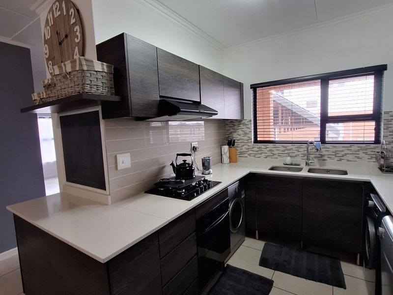 Stunning 3 Bedroom Townhouse for Sale in Greenstone - Photo 5