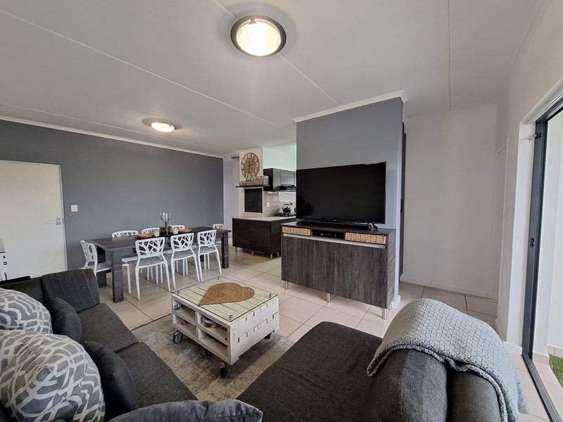 Stunning 3 Bedroom Townhouse for Sale in Greenstone - Photo 2