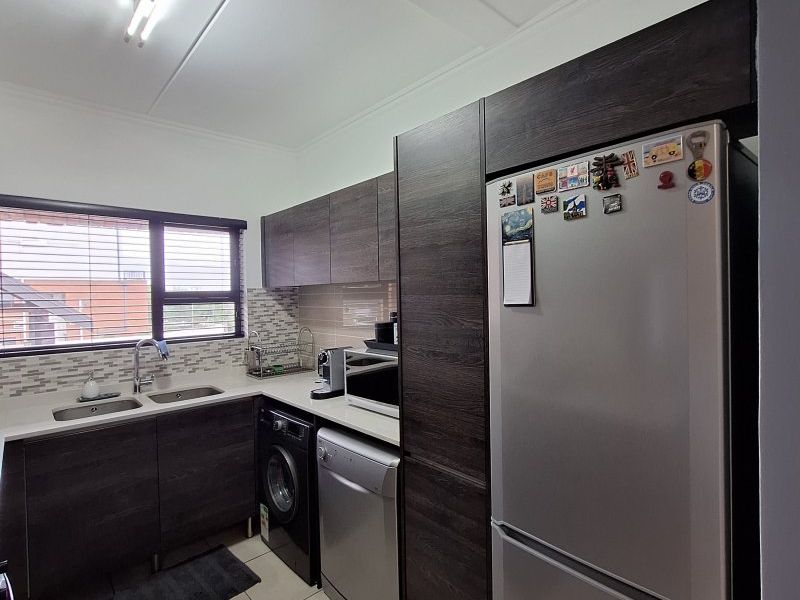 Stunning 3 Bedroom Townhouse for Sale in Greenstone - Photo 7