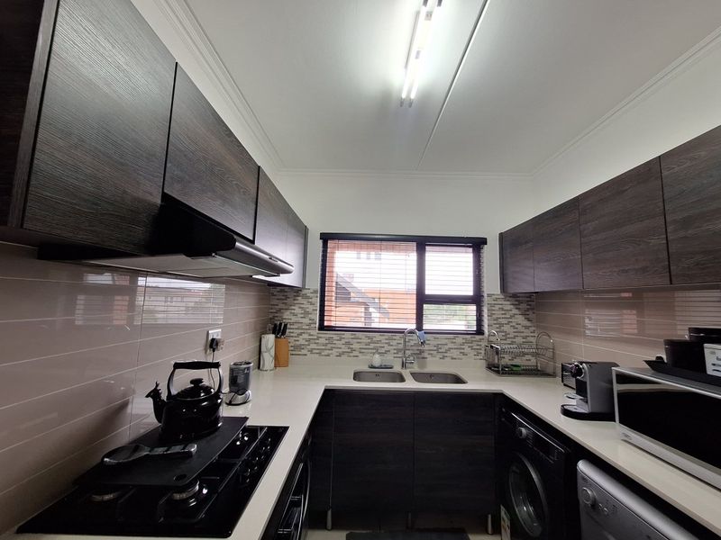 Stunning 3 Bedroom Townhouse for Sale in Greenstone - Photo 6