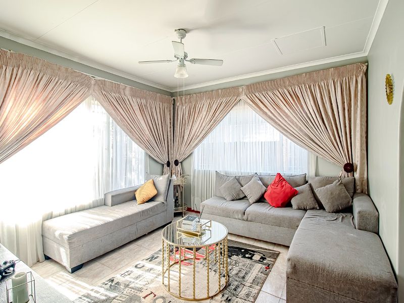 Spacious Family Living In Sinoville - Photo 7