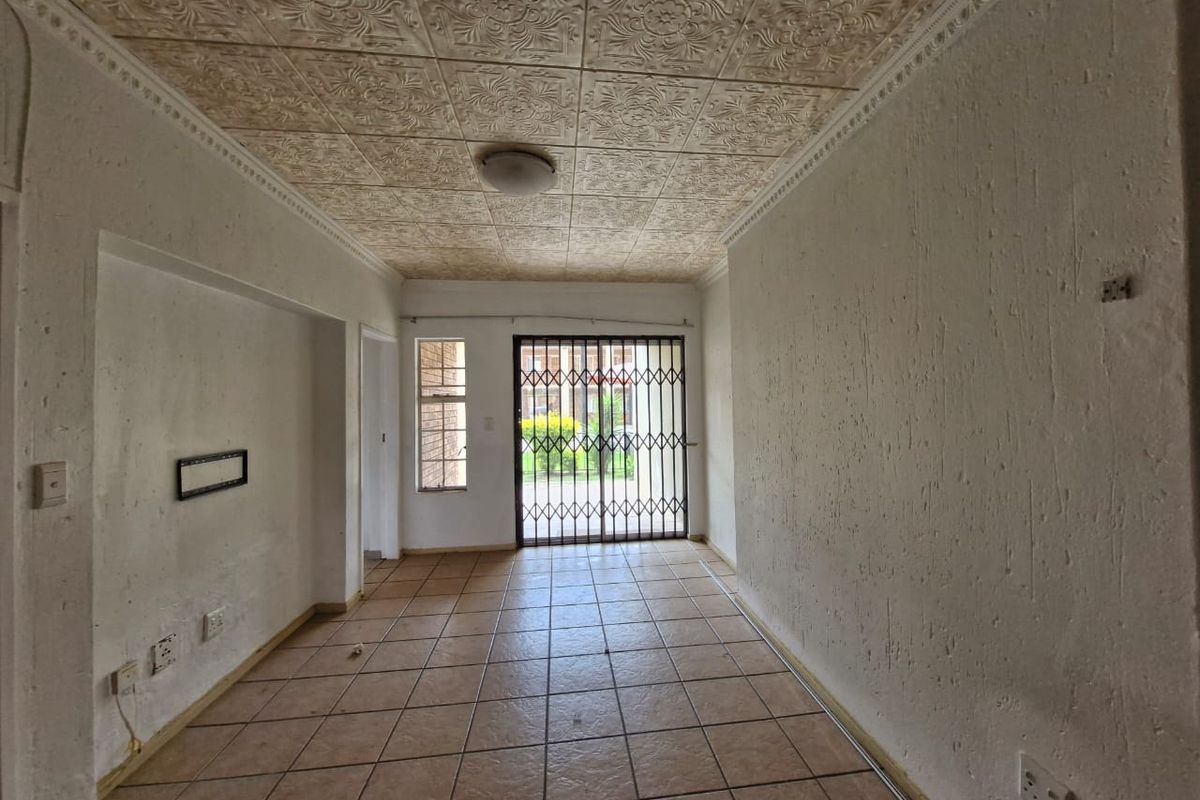 Spacious 2-Bedroom Ground Floor Unit To Rent in Comet - Photo 4