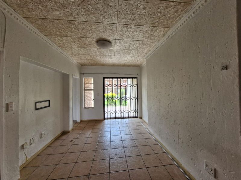 Spacious 2-Bedroom Ground Floor Unit To Rent in Comet - Photo 4