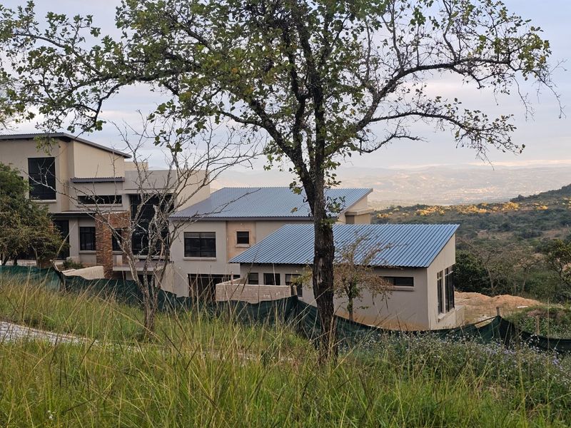 Large Family Home In the Heart of The Wild Fig Country Estate  - Photo 9