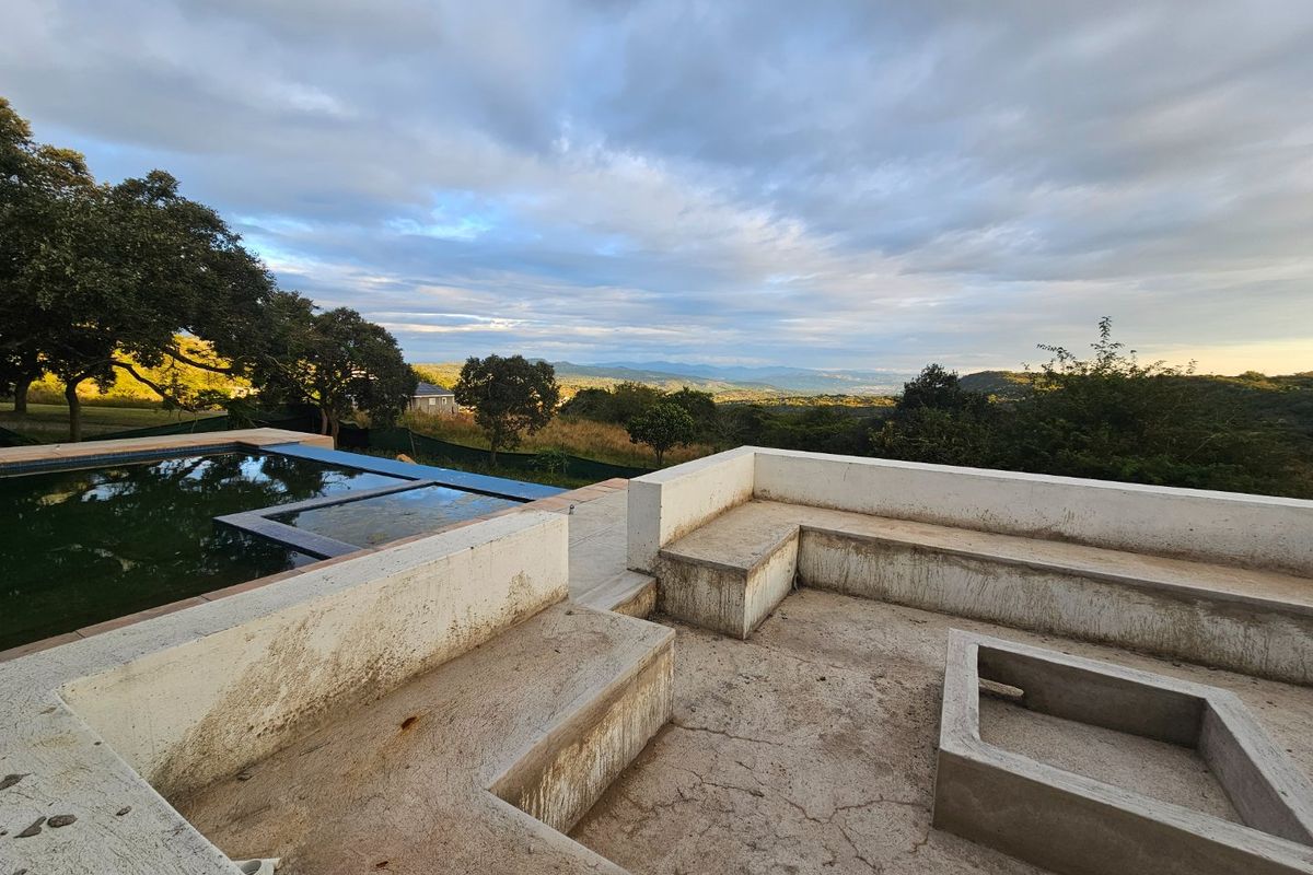 Large Family Home In the Heart of The Wild Fig Country Estate  - Photo 3