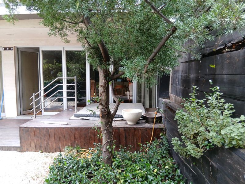 Cosy, stunning Fully Furnished-North Facing Private Garden Apartment in this sought out complex- Very Spacious 3x bed 2x bath -Jacuzzi-Gas Geyser- Corner Unit- Ready for Occupation Bring your luggage and family. - Photo 2