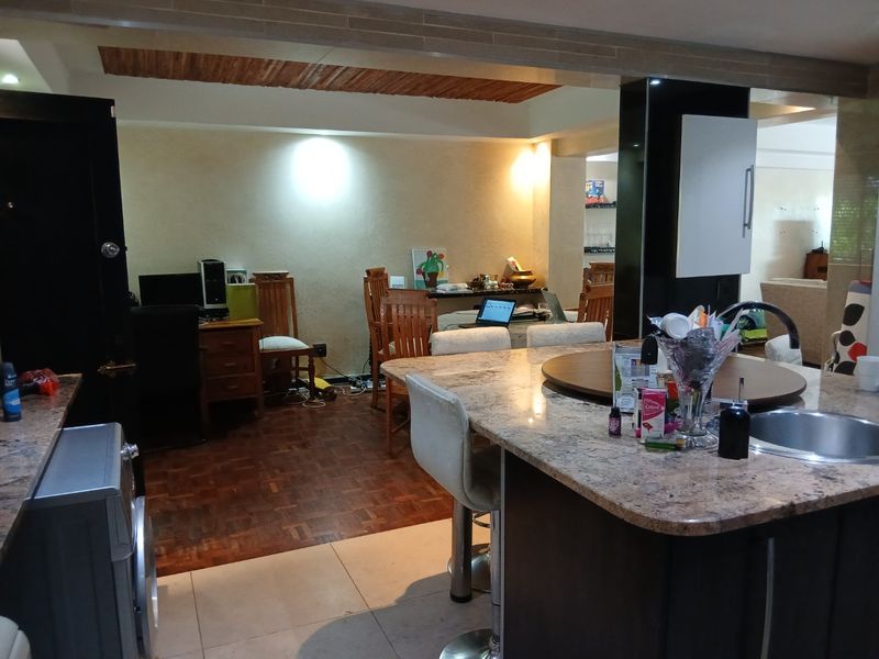 Cosy, stunning Fully Furnished-North Facing Private Garden Apartment in this sought out complex- Very Spacious 3x bed 2x bath -Jacuzzi-Gas Geyser- Corner Unit- Ready for Occupation Bring your luggage and family. - Photo 6