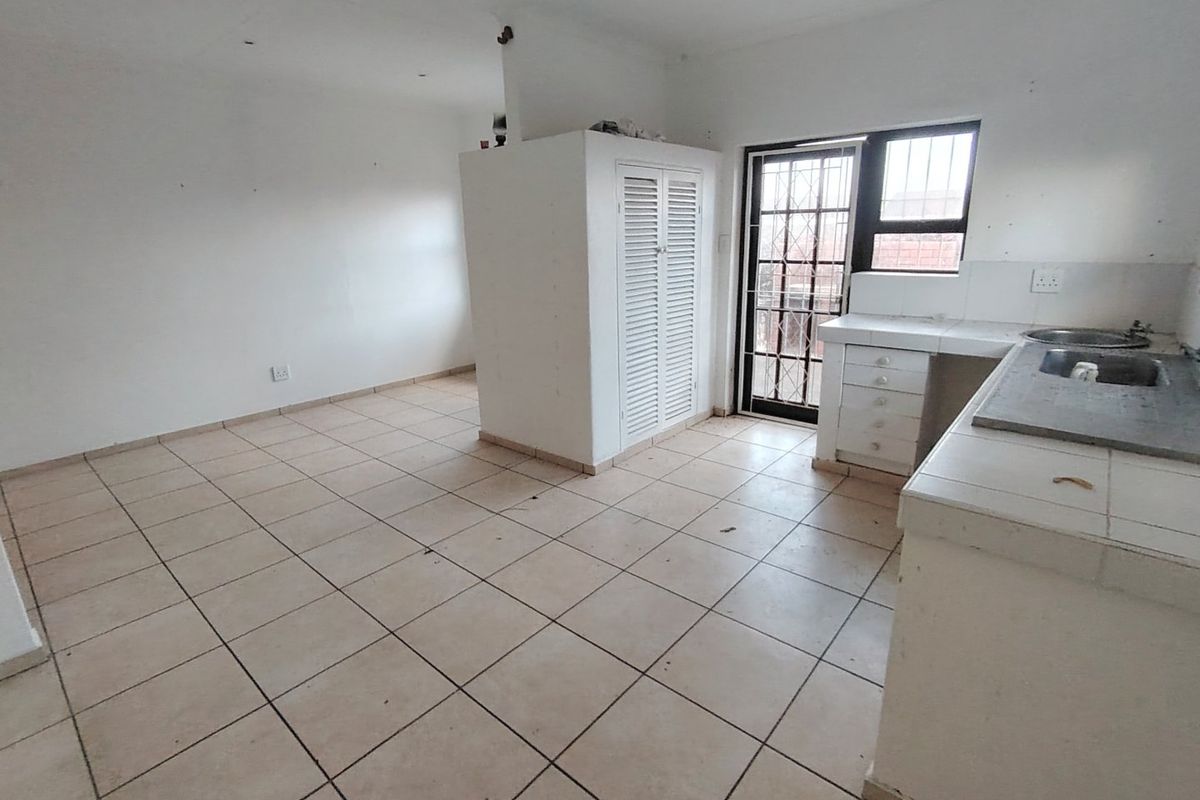 MR595555 Townhouse with own entrance and walking distance to the beach.  - Photo 5