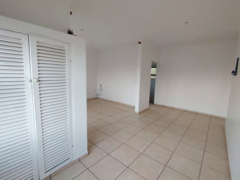 MR595555 Townhouse with own entrance and walking distance to the beach.  - Photo 8