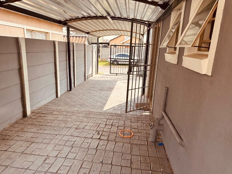 Lovely 3 Bedroom House For Sale.  - Photo 2