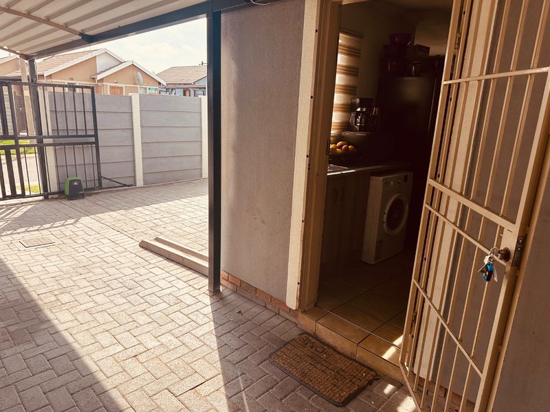 Lovely 3 Bedroom House For Sale.  - Photo 3