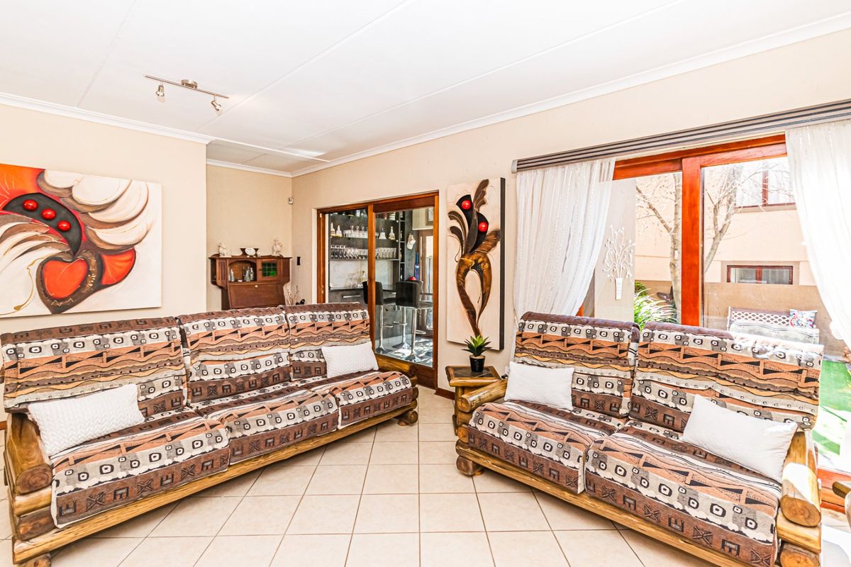 Life Style Of Choice - 2 Bed - 2 And A Half Bathroom Villa  - Photo 3