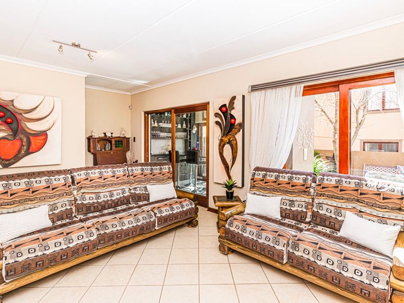 Life Style Of Choice - 2 Bed - 2 And A Half Bathroom Villa  - Photo 3