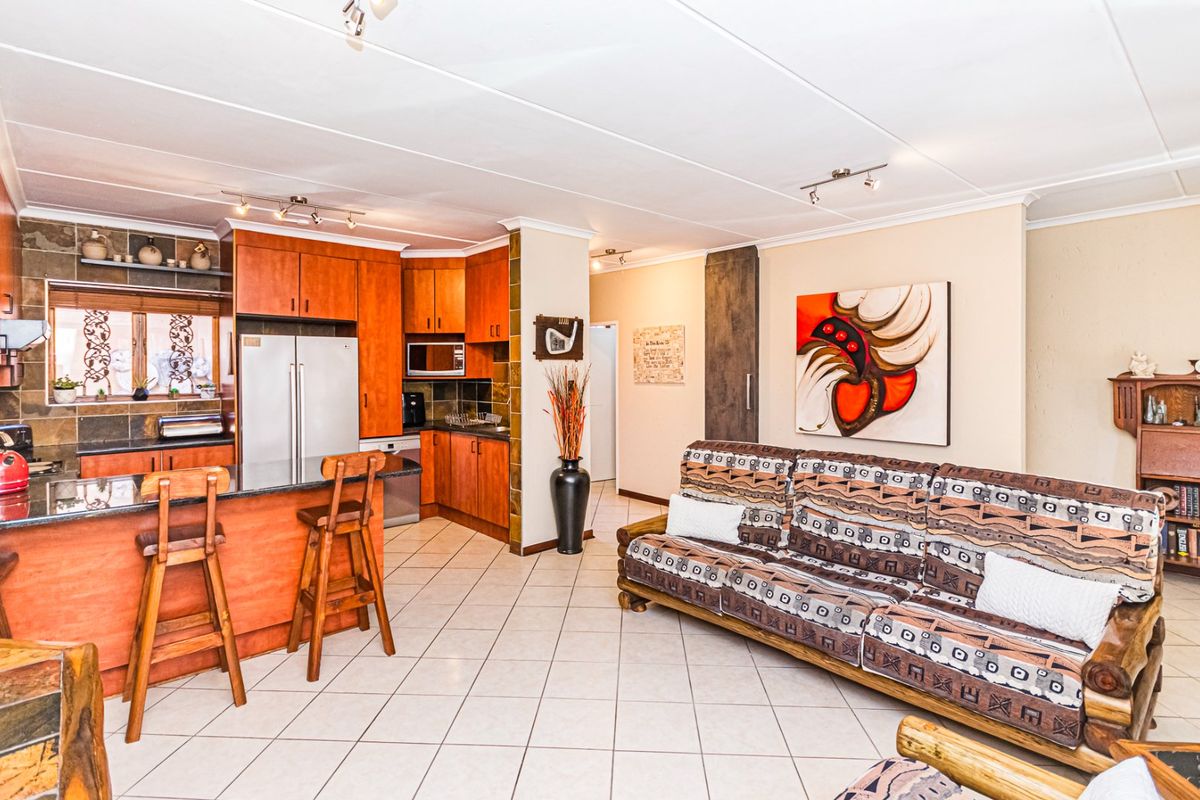 Life Style Of Choice - 2 Bed - 2 And A Half Bathroom Villa  - Photo 5
