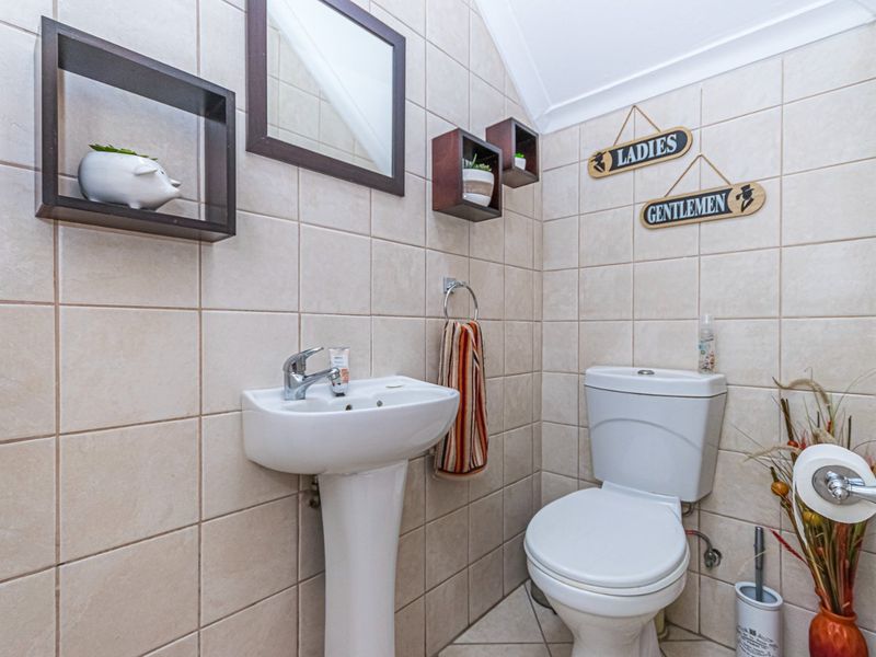 Life Style Of Choice - 2 Bed - 2 And A Half Bathroom Villa  - Photo 10