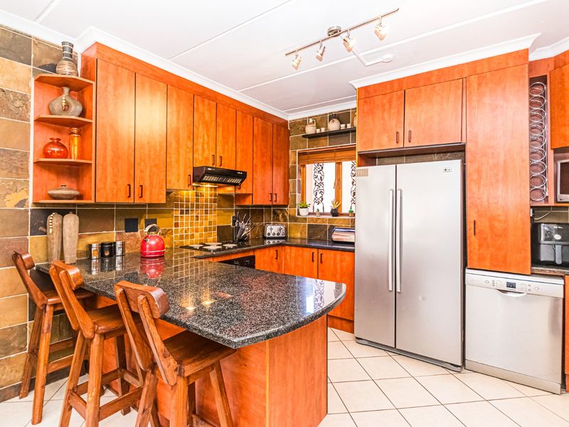 Life Style Of Choice - 2 Bed - 2 And A Half Bathroom Villa  - Photo 6
