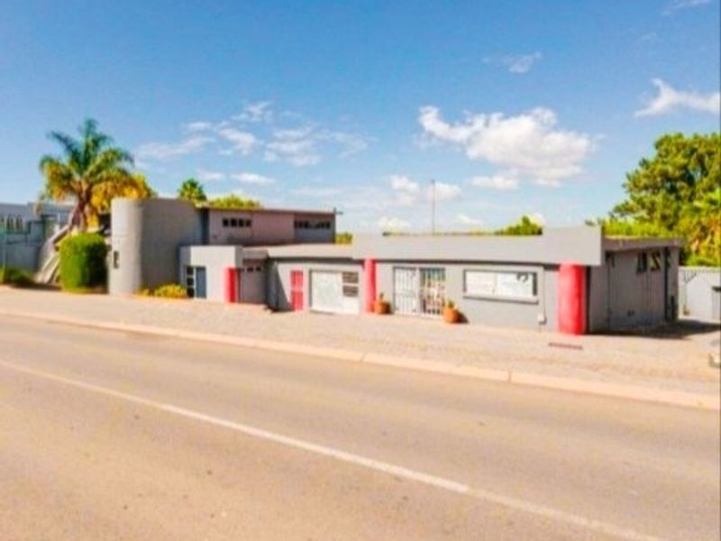 Prime Commercial Property – Glenvista - Photo 4