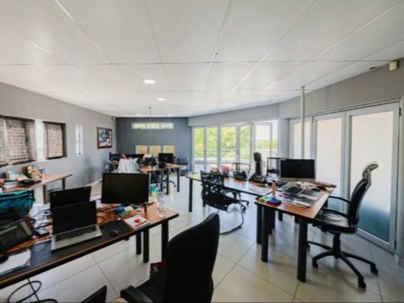 Prime Commercial Property – Glenvista - Photo 8