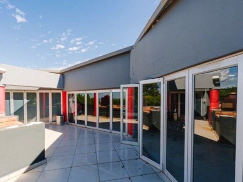 Prime Commercial Property – Glenvista - Photo 6