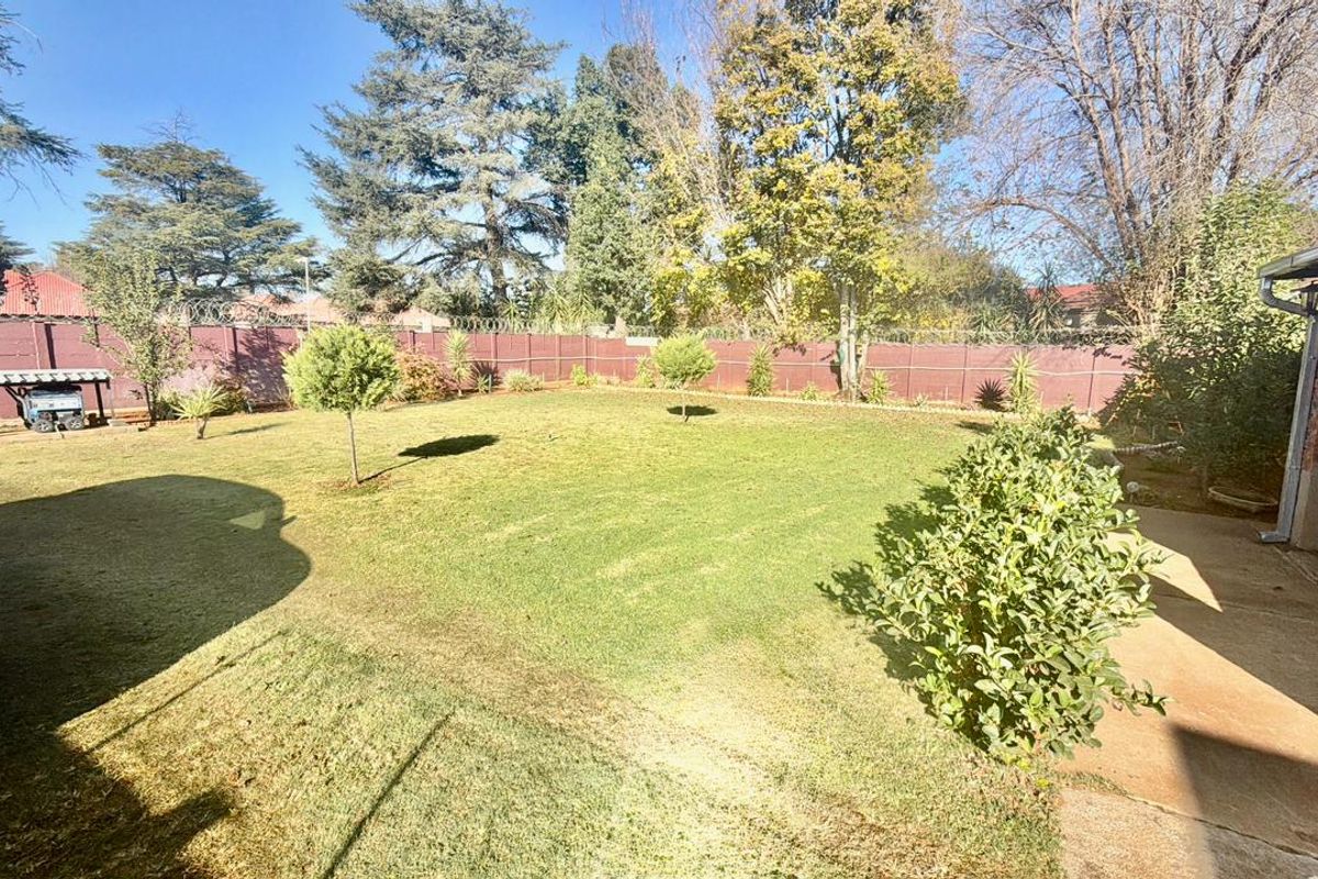 3 Bedroom House for sale in Stilfontein. - Photo 2