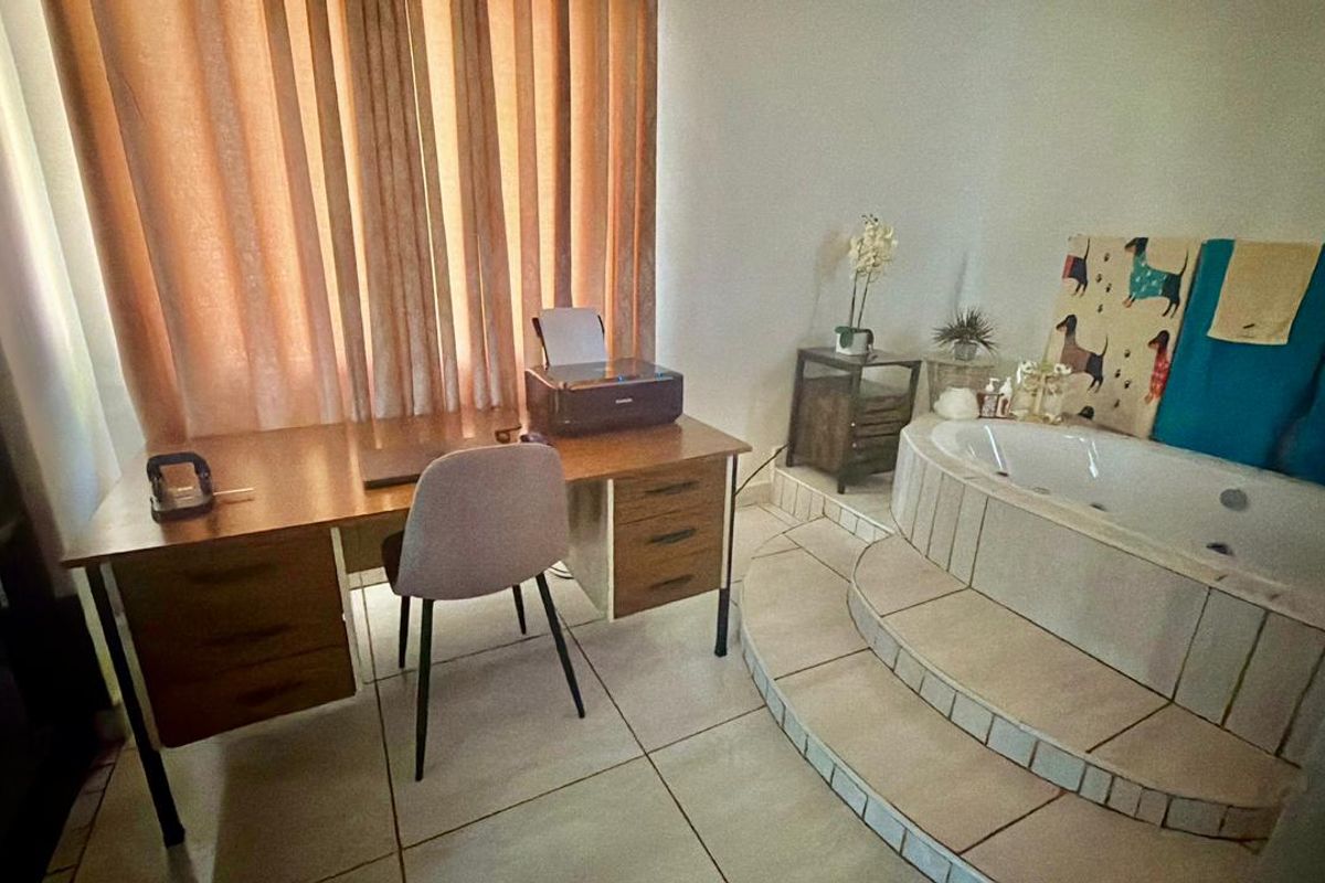 3 Bedroom House for sale in Stilfontein. - Photo 4