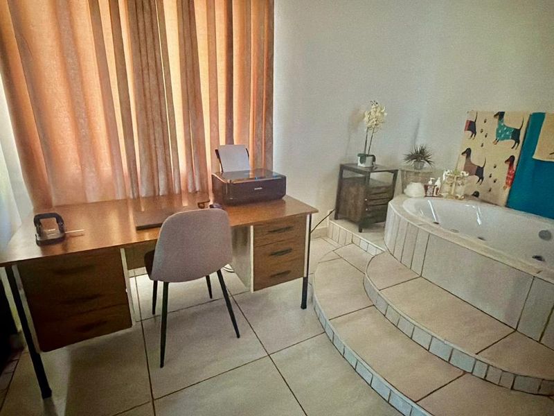 3 Bedroom House for sale in Stilfontein. - Photo 4