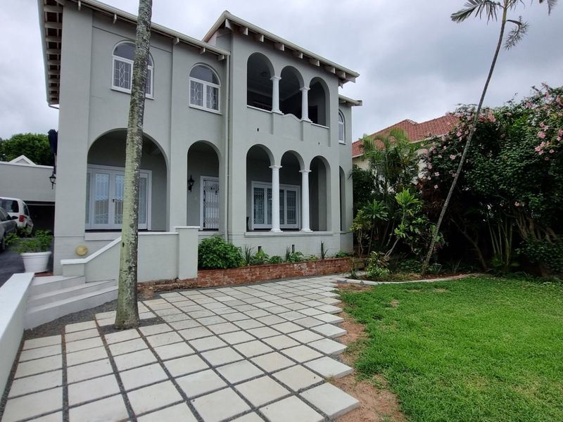To let, Elegant Morningside Family Home with Pool - Photo 1