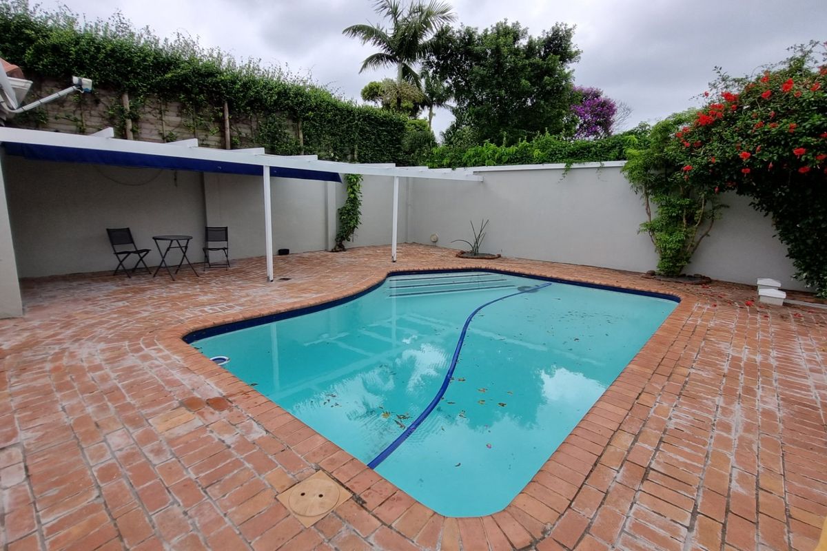 To let, Elegant Morningside Family Home with Pool - Photo 2