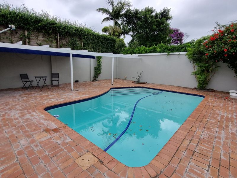 To let, Elegant Morningside Family Home with Pool - Photo 2