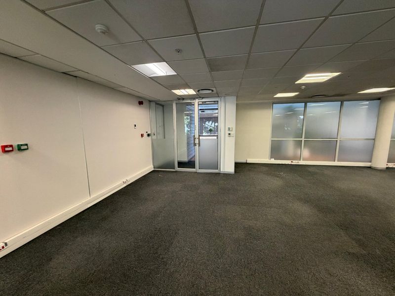 Prime V&A Waterfront Office Space Offering Convenience and Connectivity - Photo 8
