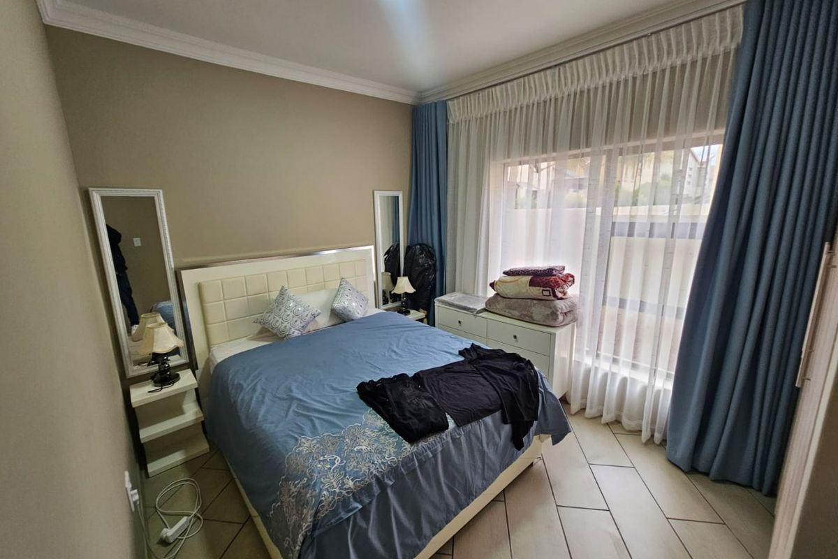 A Beautiful and Modern 4 Bedroom 3 Bathroom House for rent in Monavoni - Photo 3