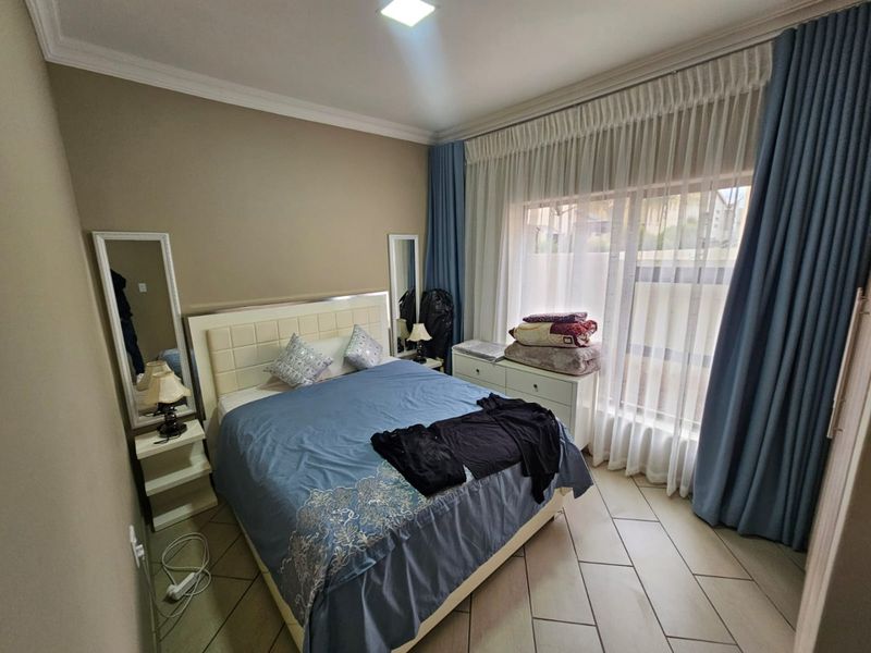 A Beautiful and Modern 4 Bedroom 3 Bathroom House for rent in Monavoni - Photo 3
