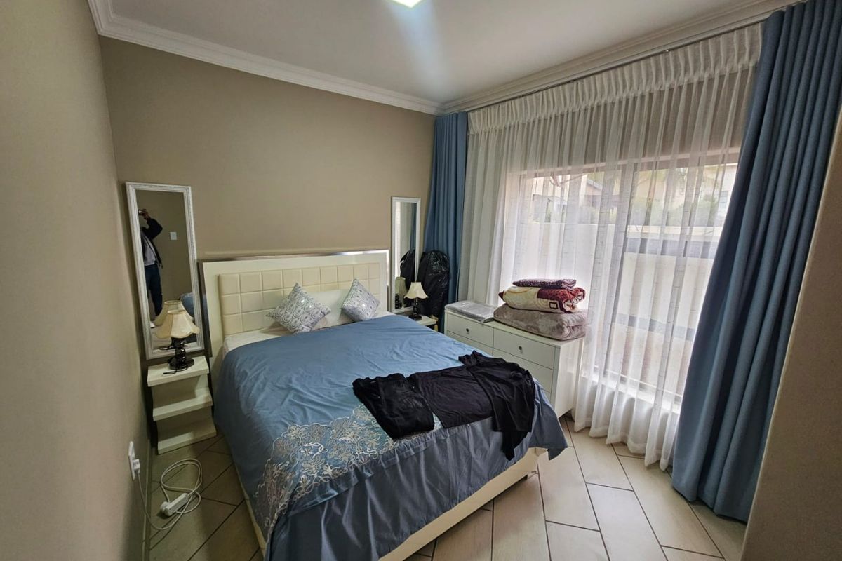 A Beautiful and Modern 4 Bedroom 3 Bathroom House for rent in Monavoni - Photo 5