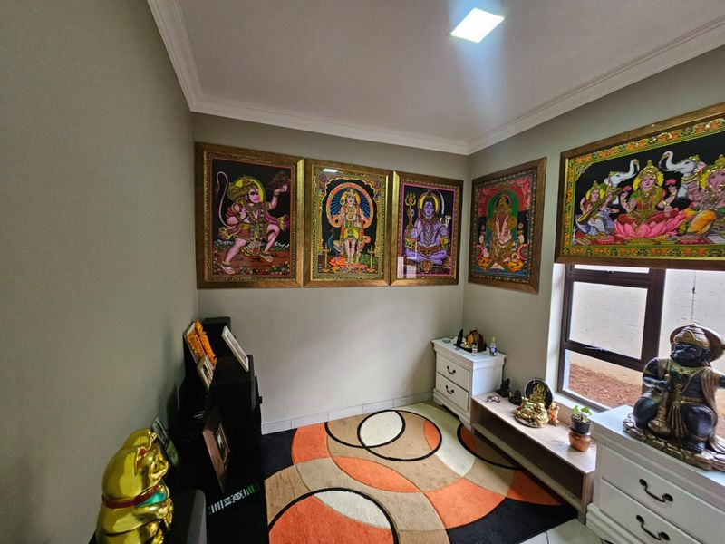 A Beautiful and Modern 4 Bedroom 3 Bathroom House for rent in Monavoni - Photo 10