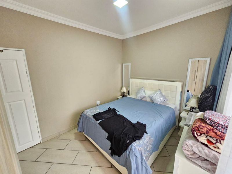 A Beautiful and Modern 4 Bedroom 3 Bathroom House for rent in Monavoni - Photo 6