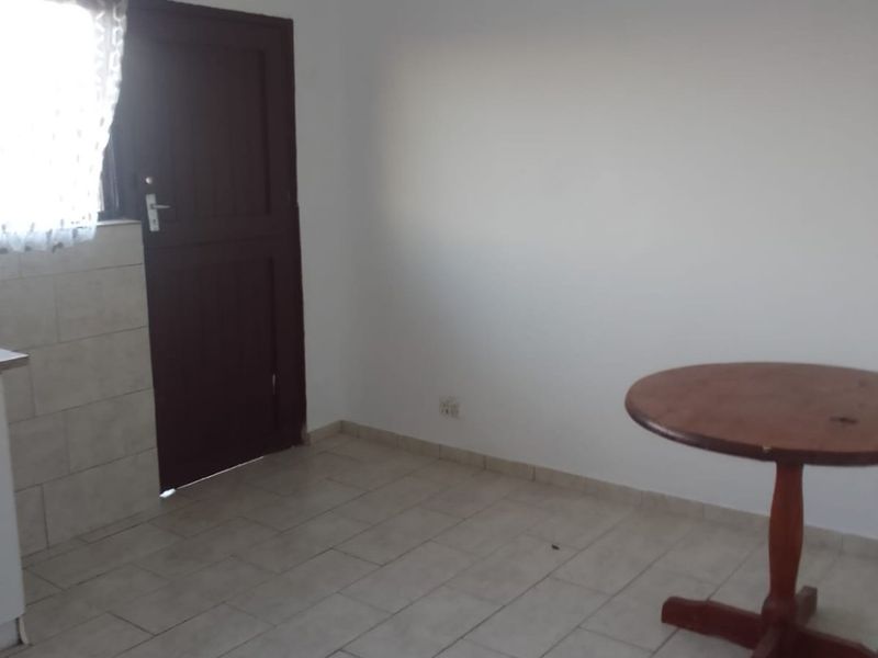 2 Bedroom Outbuilding on Shared Property - Photo 6