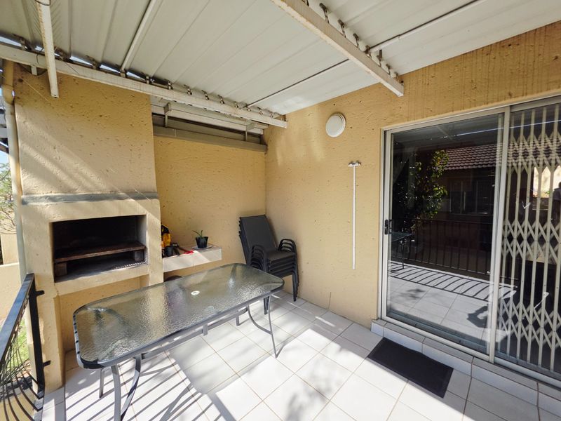 Spacious 2 Bedroom Duplex - Photo 3