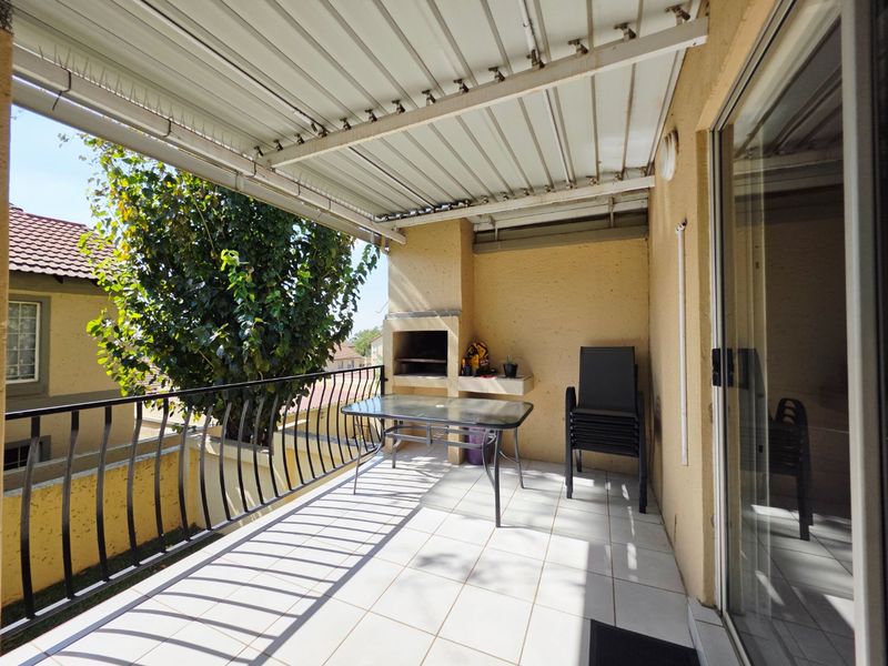 Spacious 2 Bedroom Duplex - Photo 2