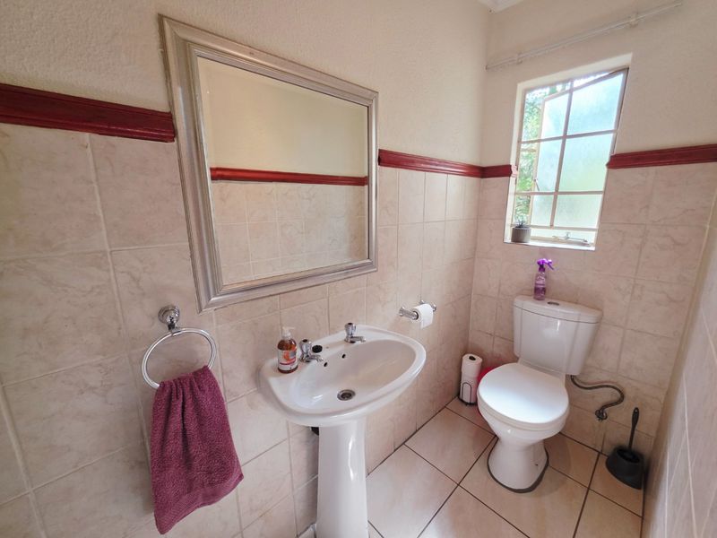 Spacious 2 Bedroom Duplex - Photo 7