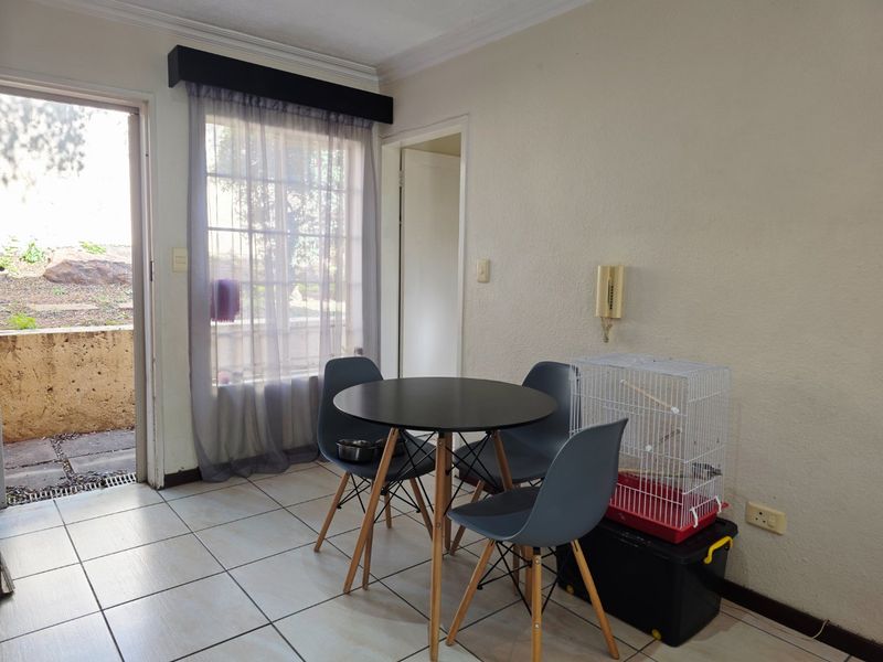 Spacious 2 Bedroom Duplex - Photo 9