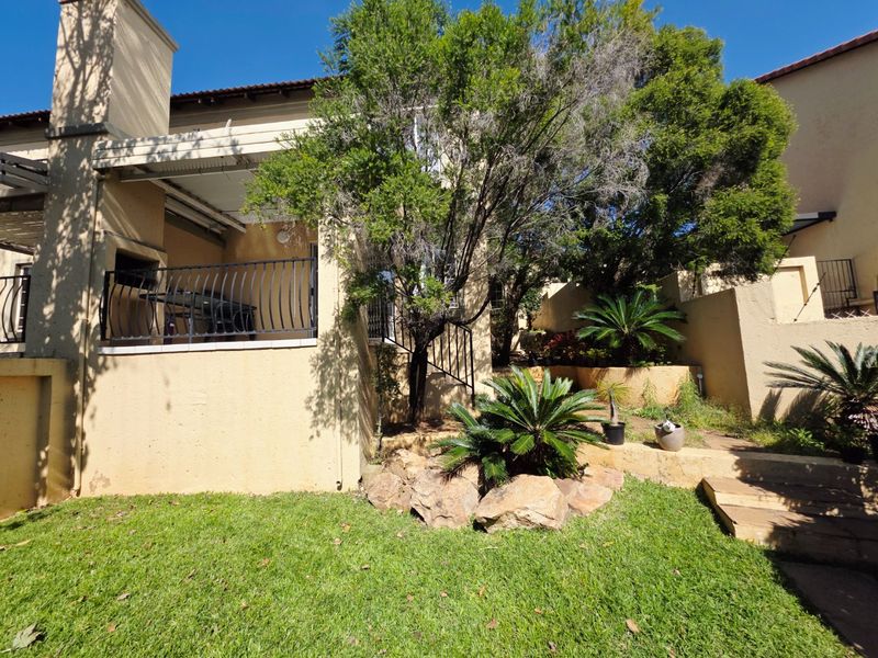 Spacious 2 Bedroom Duplex - Photo 1